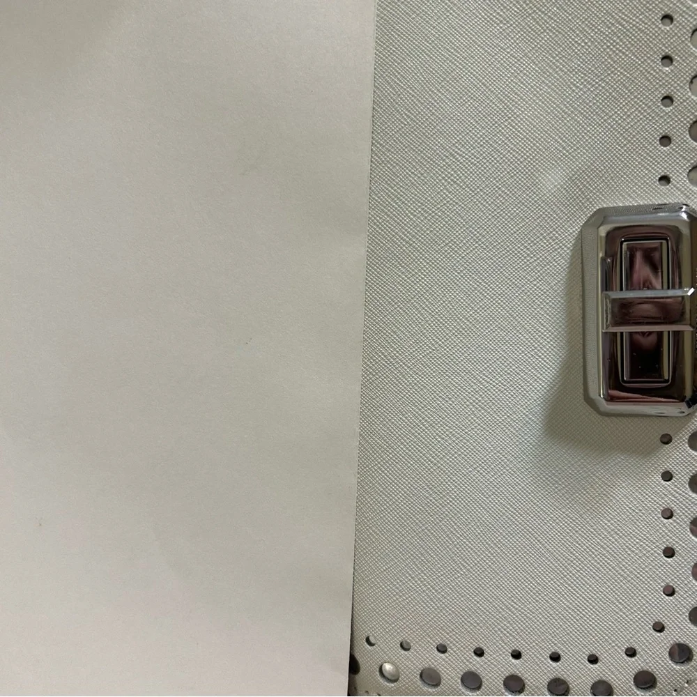 Michael Kors Hannah White Saffiano Leather Scallop Perforated Crossbody NWOT - Picture 10 of 10